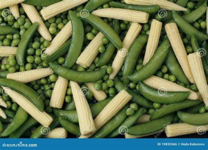 Can corn and peas be planted together