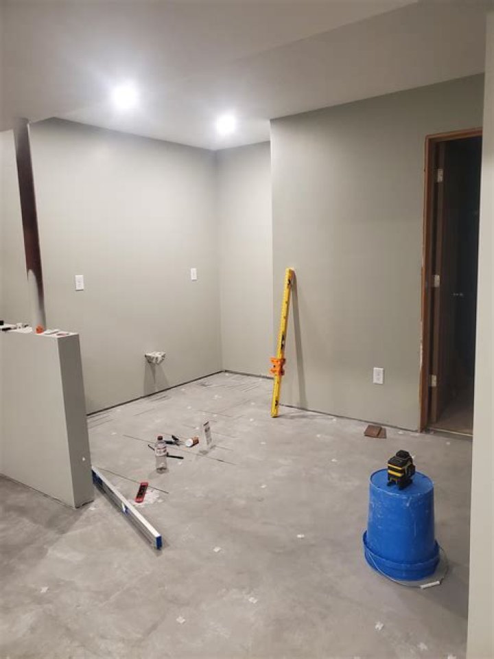 Can floor leveler be painted