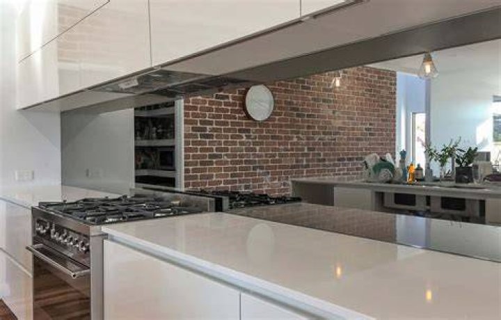 Can glass splashback be cut