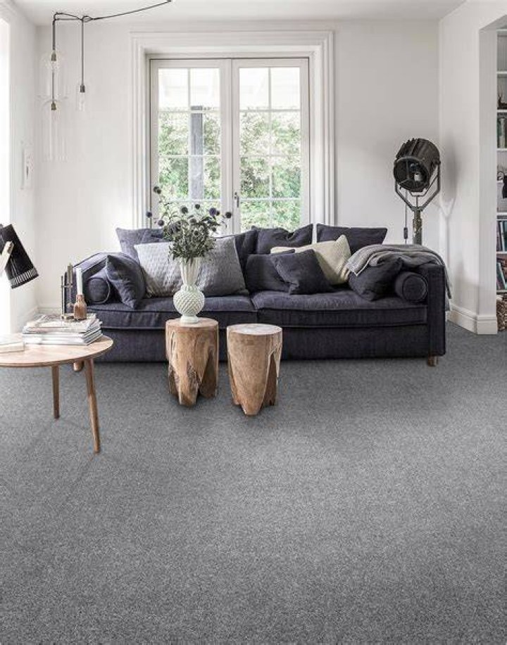Do dark carpets make a room look smaller