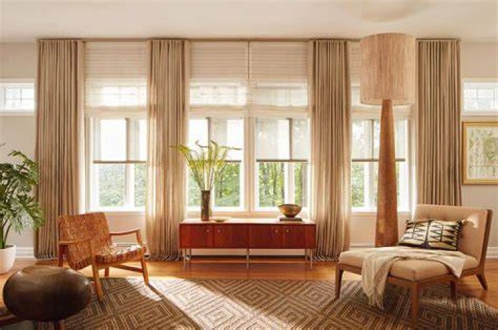 Does a bay window need curtains