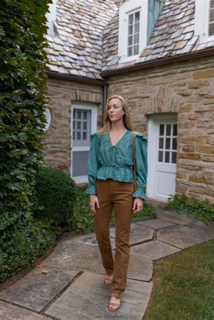 Does Brown and teal go together