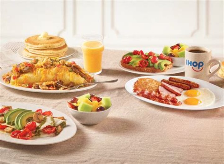 Does Country Kitchen serve breakfast all day