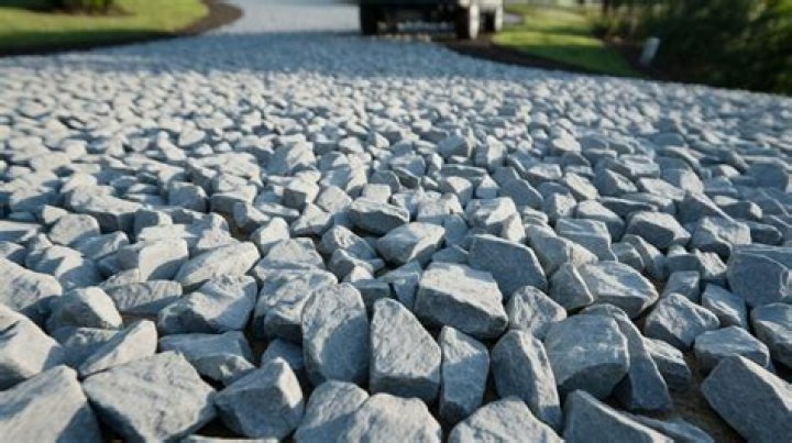 Does crushed limestone prevent weeds