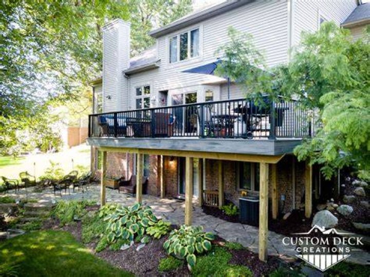Does deck have to be attached to House