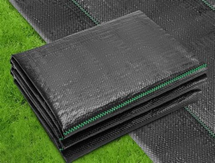 Does geotextile fabric stop weeds