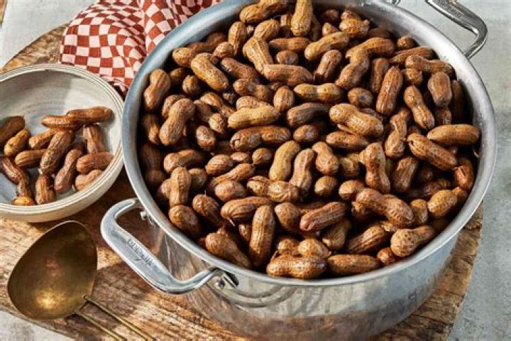 Does Southwest still serve peanuts