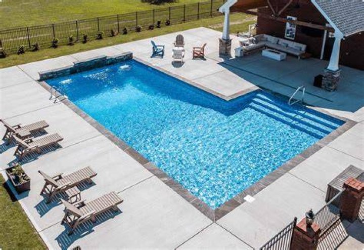 How deep are pools in Florida