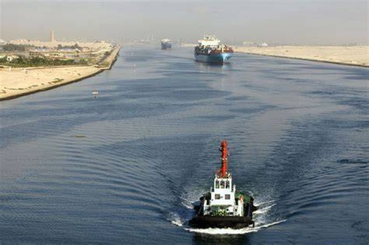 How deep is the Suez Canal