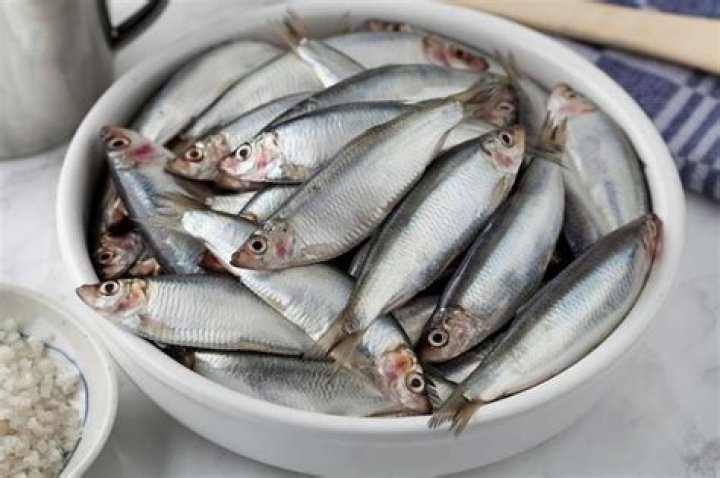 How do you clean Sprat fish