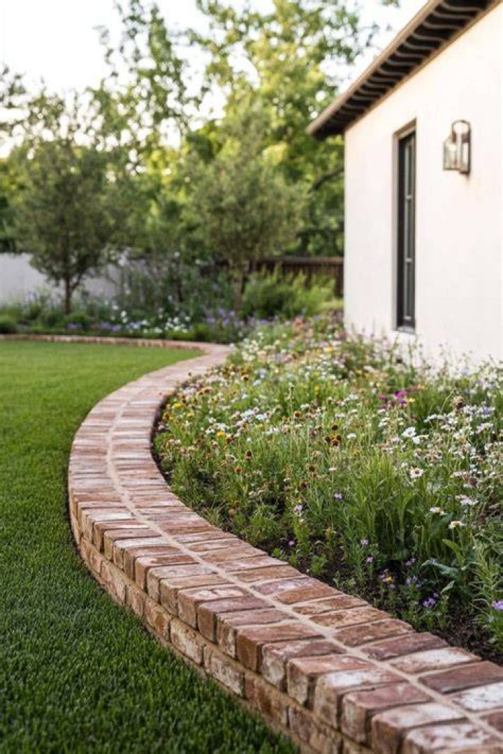 How do you install curved brick edging