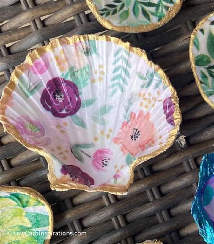 How do you make clamshells
