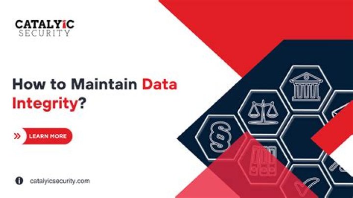 How does Oracle maintain data integrity