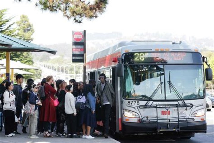 How late do Muni buses run