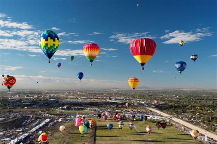 How much does a parade balloon cost