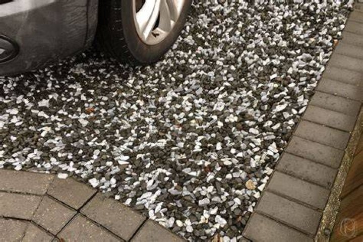How much does a stone driveway cost