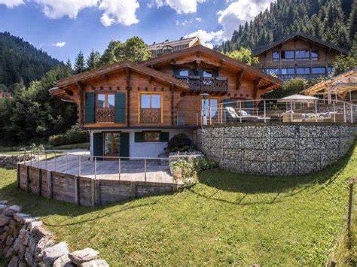 How much does it cost to build a chalet