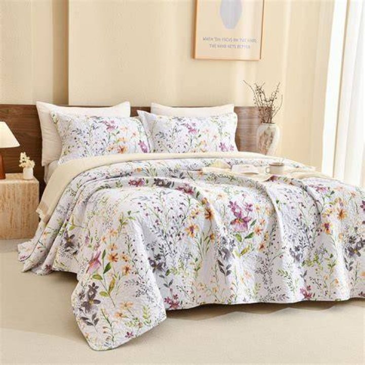 Is a bedspread the same as a comforter