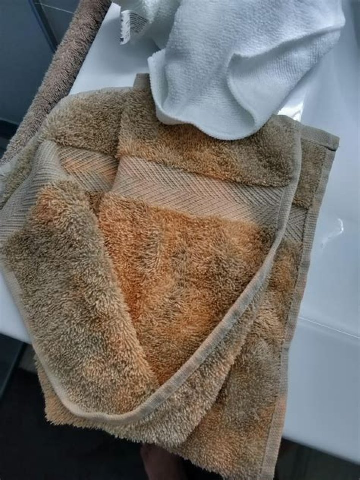 What causes stains on towels