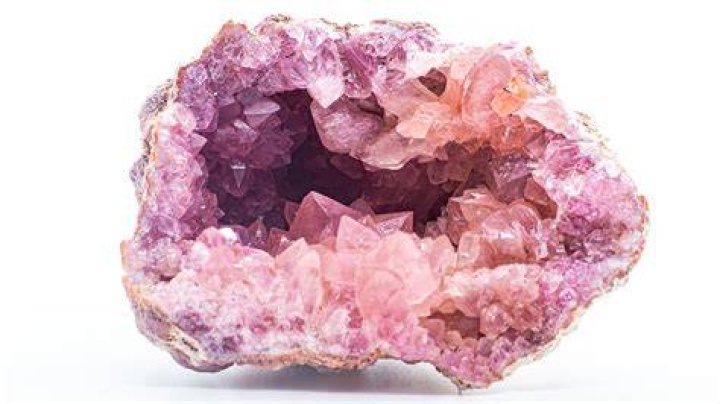 What crystals are in geodes