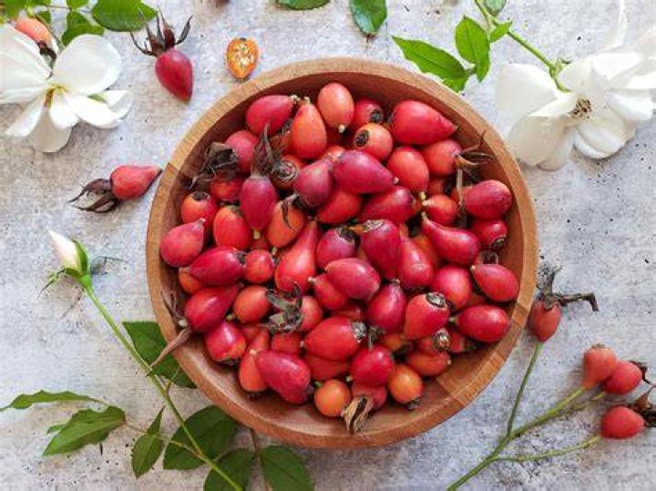 What does rosehip jam taste like