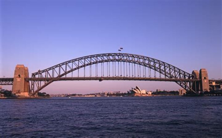 What is a famous arch bridge