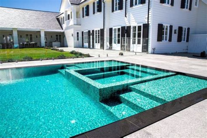 What is a swimming pool wet deck