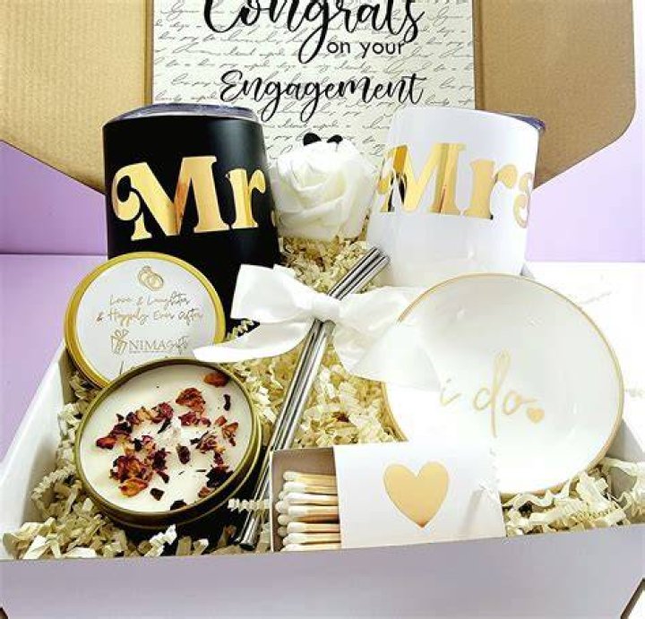 What is an appropriate gift for a second wedding