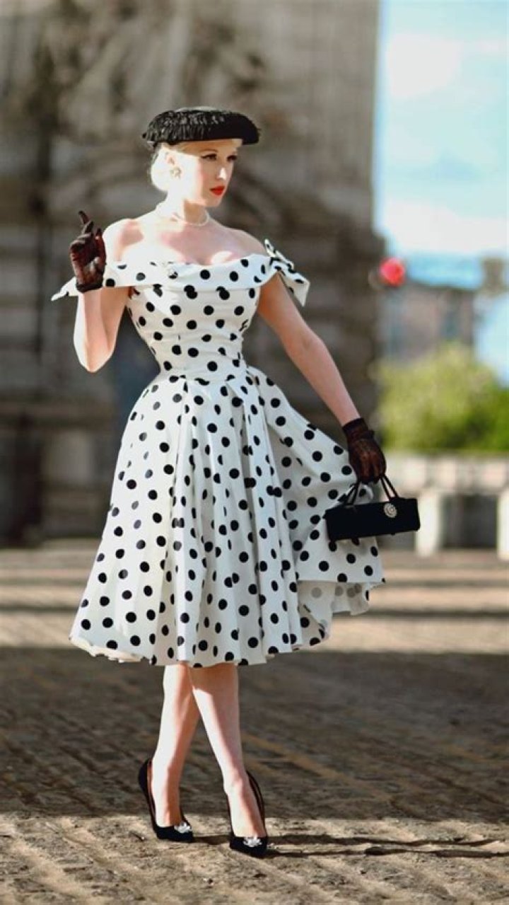 What is retro outfit