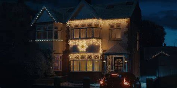 What makes Christmas lights twinkle