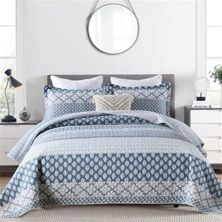 Whats the difference between a bedspread and a coverlet