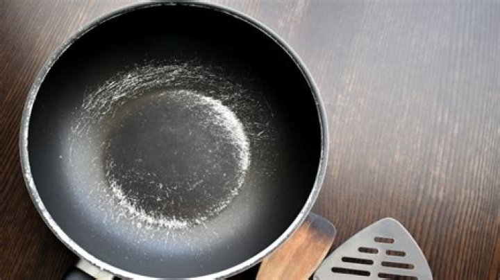 When should I replace my Teflon pan