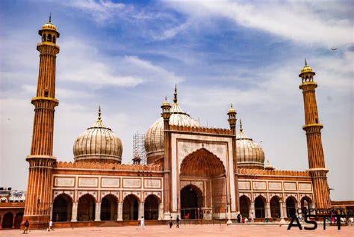When was the Shah mosque built