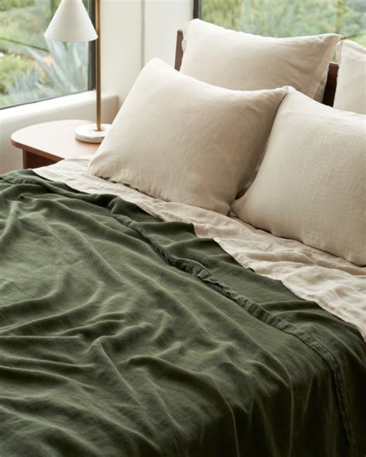 Which is better Brooklinen vs parachute