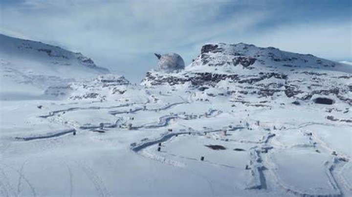 Who lives on Hoth