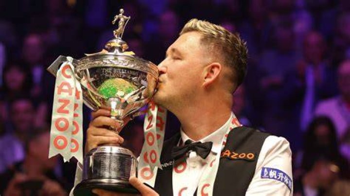 Why do snooker players use open bridge